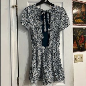 Abercrombie open back romper 💐 floral print with ruffles and bow